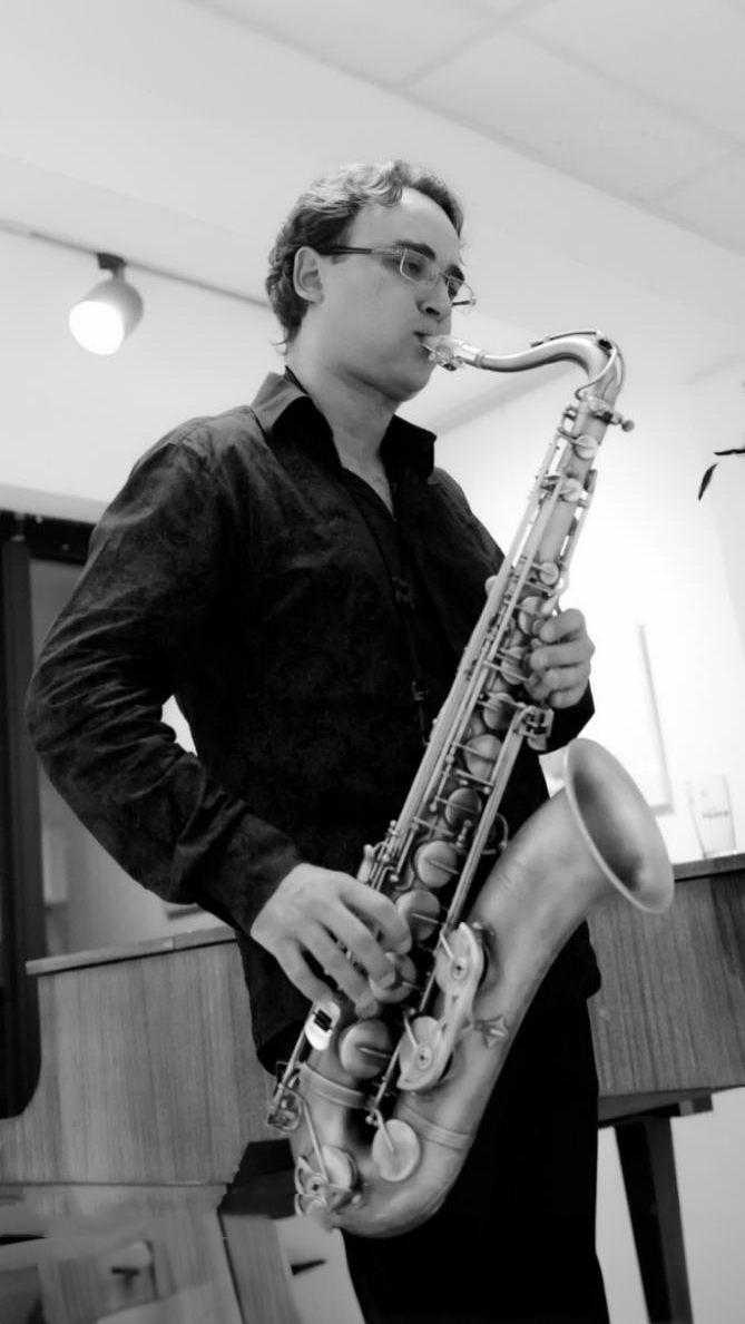 Vladimir Karparov an seinem Saxophon
